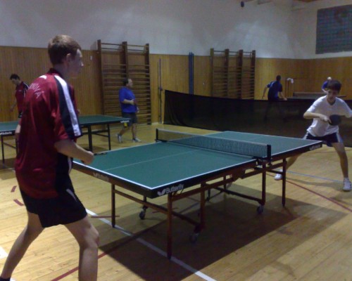 Rocky si hraje s malým Platzem